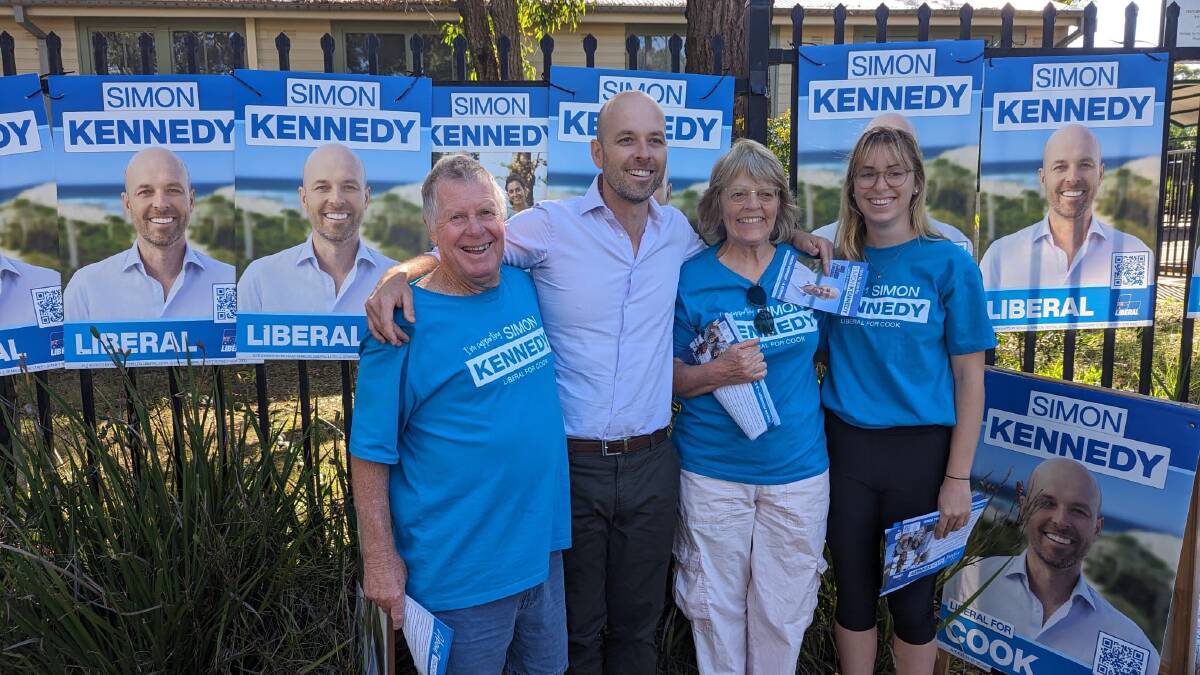 Simon Kennedy with campaign volunteers. Picture supplied